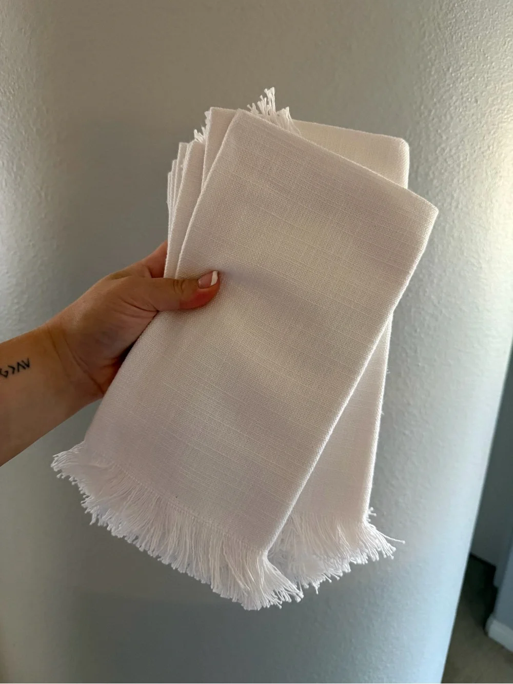 Rachel Zoe White Linen Napkins (7)